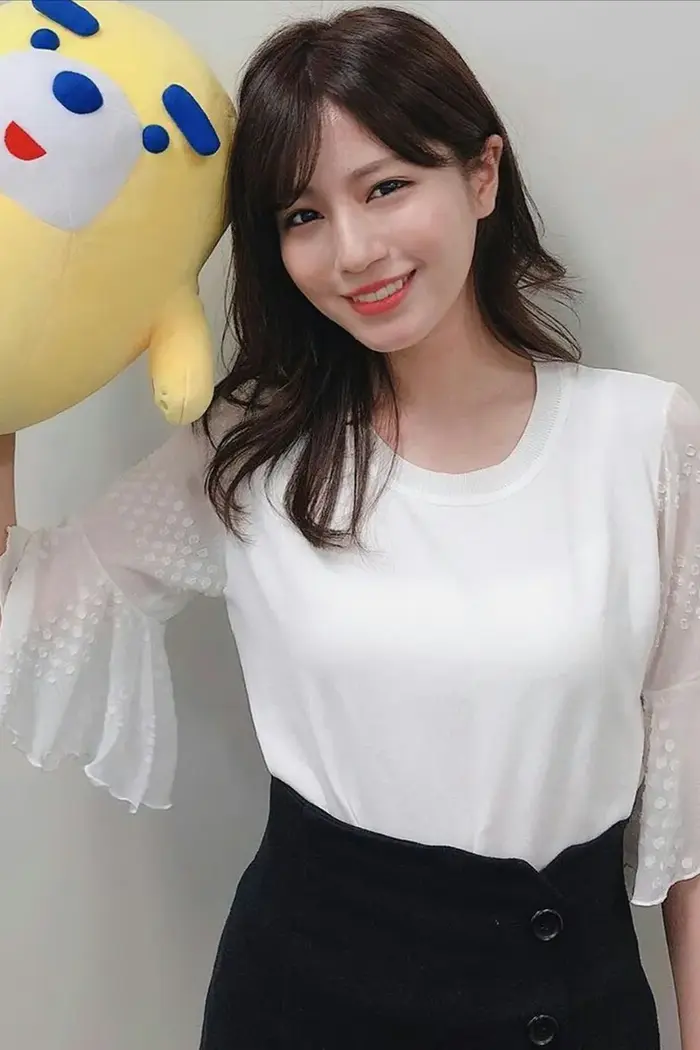 【堤礼実の高画質エロ画像36枚】人気美人女子アナの初フォトブックグラビア＆オフショット 26th image