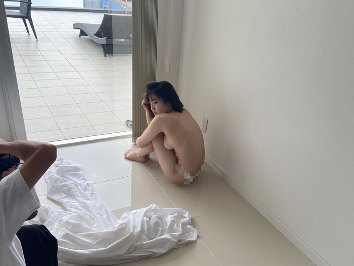 'Loli big once in 1000 years' Hiyori Hanasaki returns to swimsuit gravure for the first time in a year and fans are very excited about the off-shot image of the wwG cup alive and well! Empty-handed photo book collection available 14th image