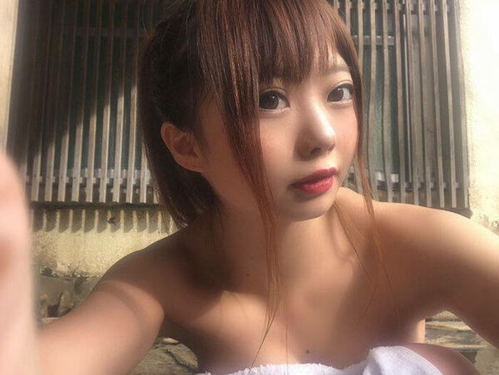 152 hot spring selfie erotic images! A beautiful woman with cherry-colored skin and wet hair in the bathtub 66th image