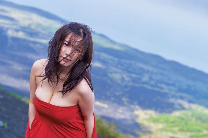'I looked naked for a moment,' Jun Amaki haunted fans with radical gravure images, and the off-shot showing off the glossy limbs of the wwI cup received a great response! 18th image