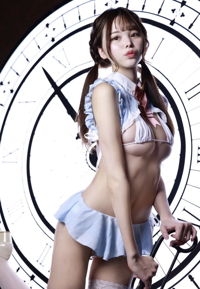 Gradle Nanase Runa also shows off raw milk suspenders 15th image