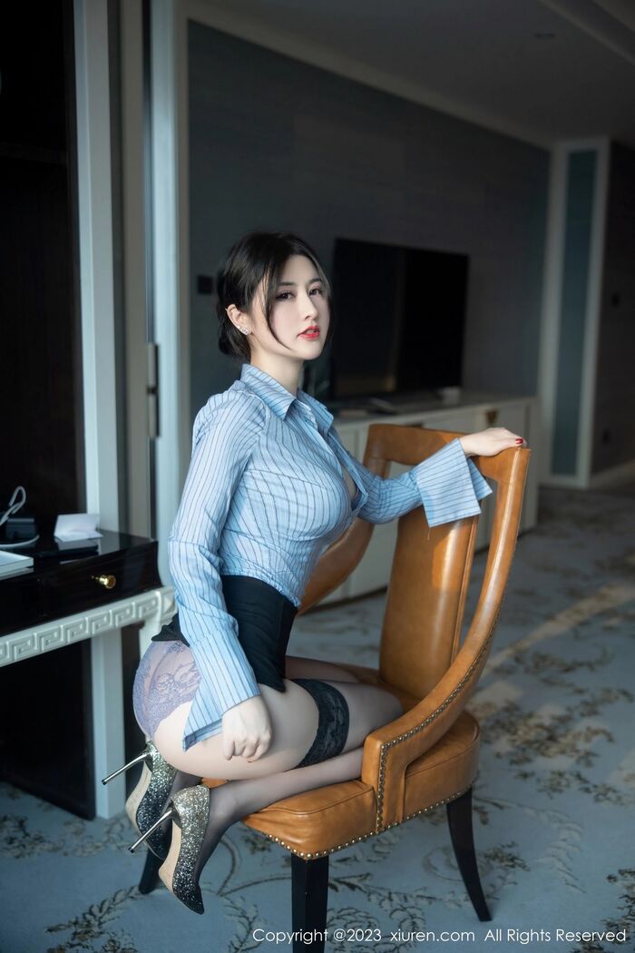 XiuRen第6343期_模特诗诗kikijo纹T恤配黑短裙露性感蕾丝内衣enchant黑丝诱惑写真78P 21th image