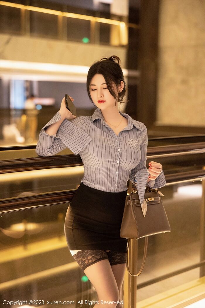 XiuRen第6343期_模特诗诗kikijo纹T恤配黑短裙露性感蕾丝内衣enchant黑丝诱惑写真78P 8th image