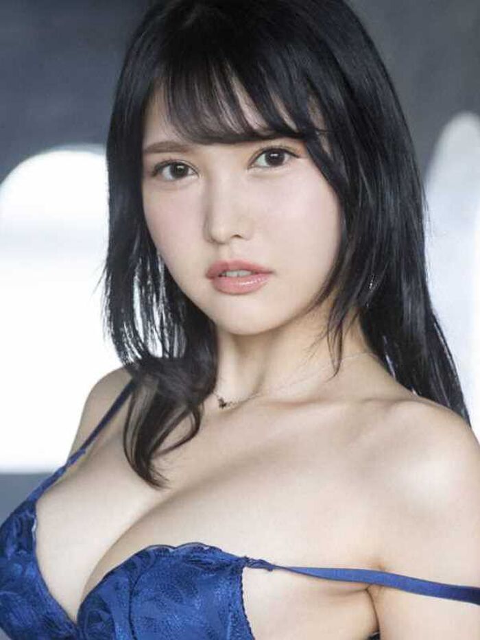 Karen Yagami slim beauty sex image with abs constriction body 3th image