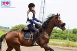 Horse riding sex image that does not stop swinging of horse daughter waist