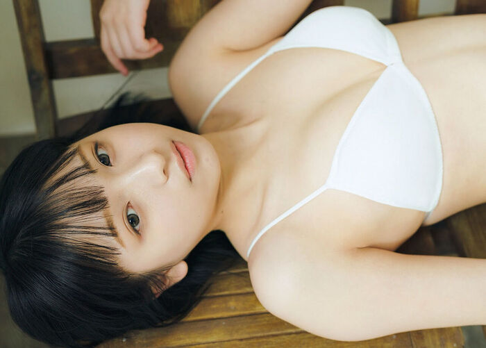 Idol group 'Charlotte' Runa Ichinose (16) challenges her first swimsuit gravure! 4th image