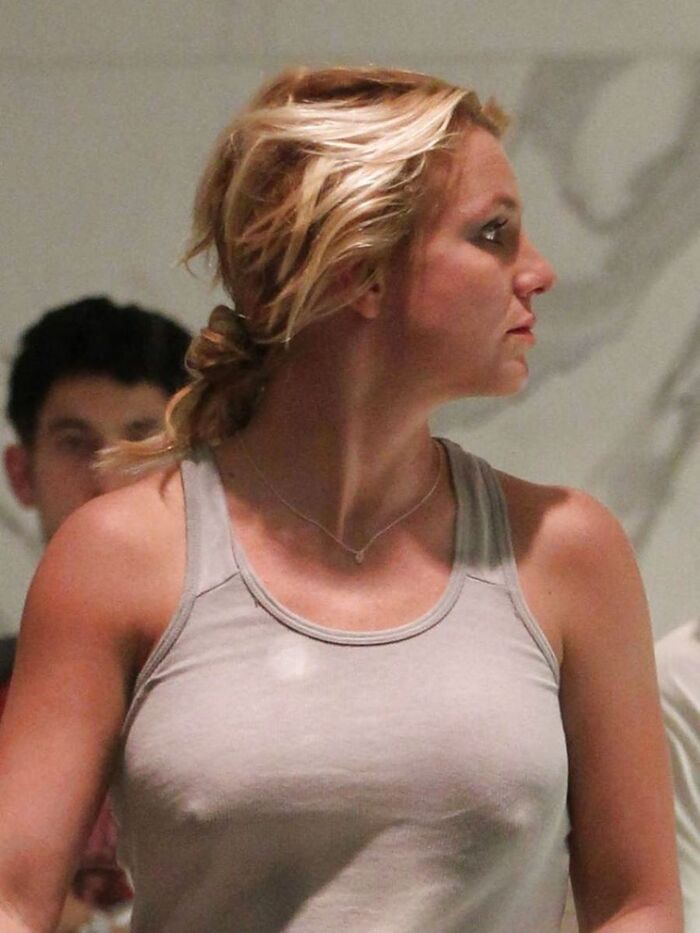 Alien braless image!! 120 photos of white beauties with transparent nipples 34th image