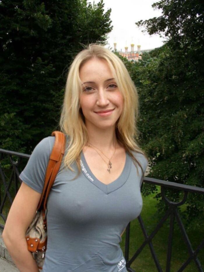 Alien braless image!! 120 photos of white beauties with transparent nipples 47th image