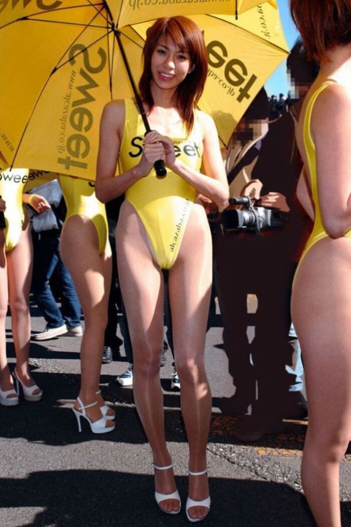 Erotic image of a race queen with a high-leg crotch radical 25th image