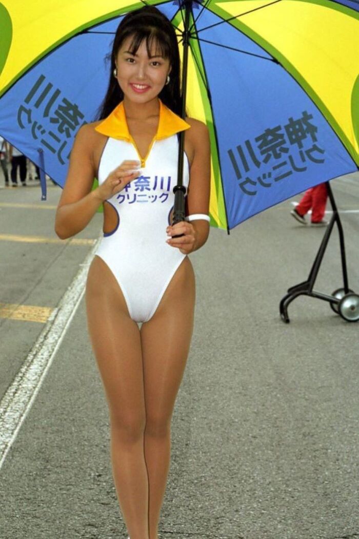 Erotic image of a race queen with a high-leg crotch radical 4th image