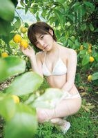 Nana Okada's short hair is a cute swimsuit gravure image