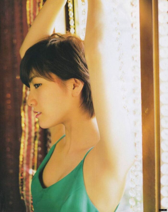 Nana Okada's short hair is a cute swimsuit gravure image 13th image