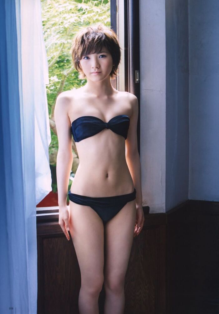 Nana Okada's short hair is a cute swimsuit gravure image 45th image