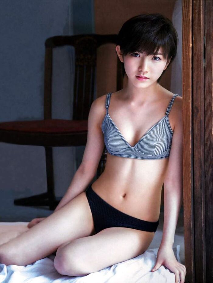 Nana Okada's short hair is a cute swimsuit gravure image 9th image