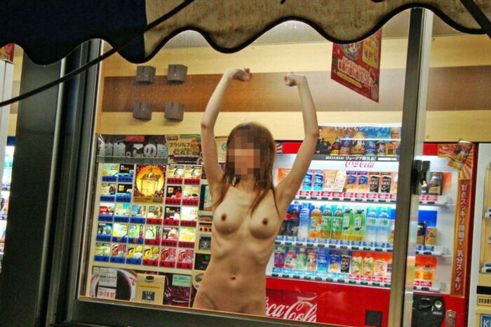 Outdoor exposure image of mature woman wandering around naked by amateur aunt 20th image