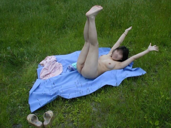 Outdoor exposure image of mature woman wandering around naked by amateur aunt 4th image