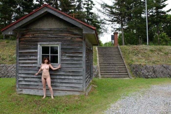 Outdoor exposure image of mature woman wandering around naked by amateur aunt 49th image