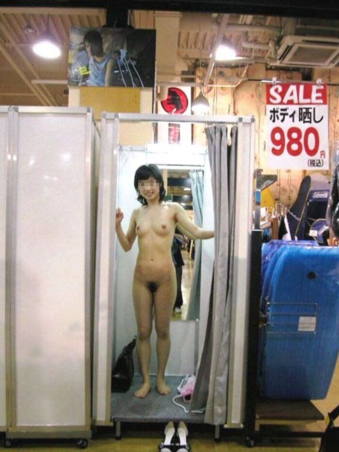 Outdoor exposure image of mature woman wandering around naked by amateur aunt 69th image