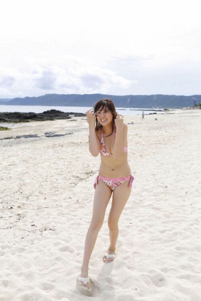 岩崎名美 スタイル抜群な水着グラビア画像 64th image