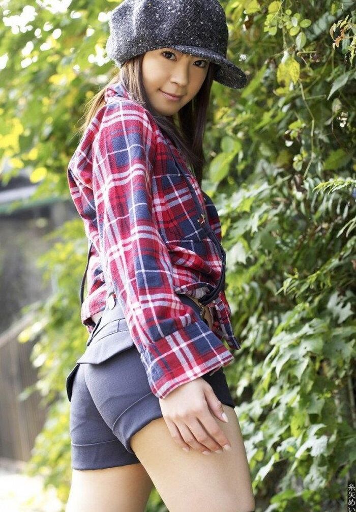 Mei Itoya of a high school girl in glasses is an erotic cute nude image 20th image