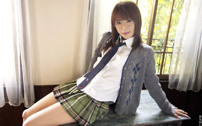 Mei Itoya of a high school girl in glasses is an erotic cute nude image 3th image