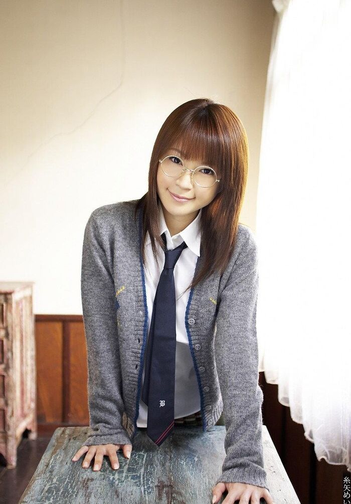 Mei Itoya of a high school girl in glasses is an erotic cute nude image 7th image