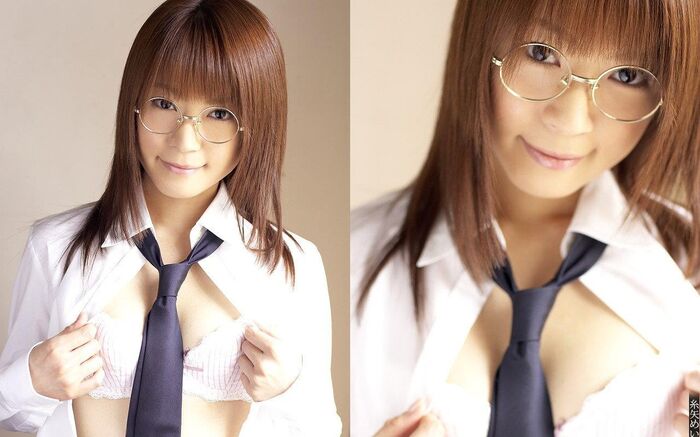 Mei Itoya of a high school girl in glasses is an erotic cute nude image 8th image