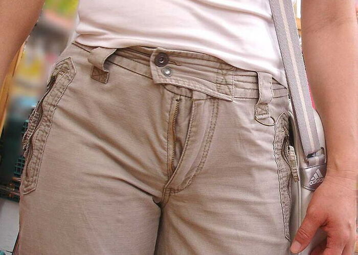 Panchira with chuck open 42 erotic images! I put together the pants that can be seen through the gap in the zipper! !! 10th image