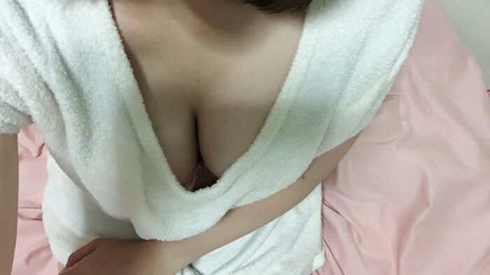 【3D】Selfie-style erotic image emphasizing cleavage Part.1 50 photos 6th image