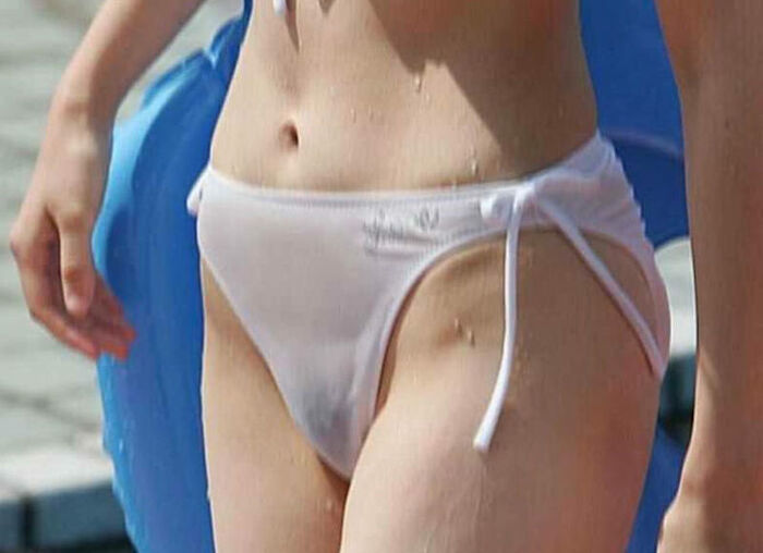 水着股間 エロ動画像66枚！水着女子のマンスジ ハミ毛やモリマン ビキニパンツがエロくて抜ける!! 2th image