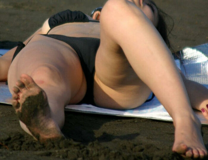 水着股間 エロ動画像66枚！水着女子のマンスジ ハミ毛やモリマン ビキニパンツがエロくて抜ける!! 66th image