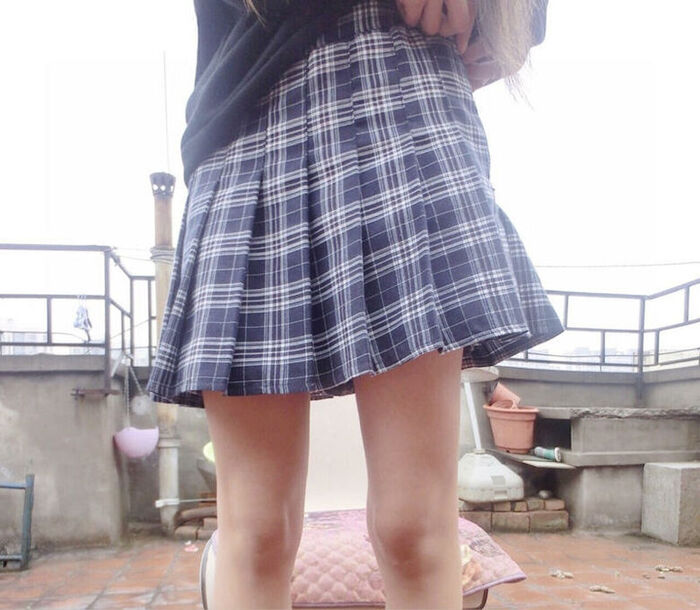 Take off your skirt 70 erotic moving images! The pants and thighs that can be seen from the skirt taken off by the miniskirt girl The buttocks are erotic and fall out! !! 32th image