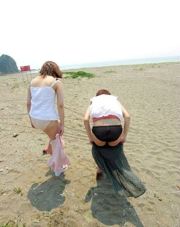Take off your skirt 70 erotic moving images! The pants and thighs that can be seen from the skirt taken off by the miniskirt girl The buttocks are erotic and fall out! !! 65th image