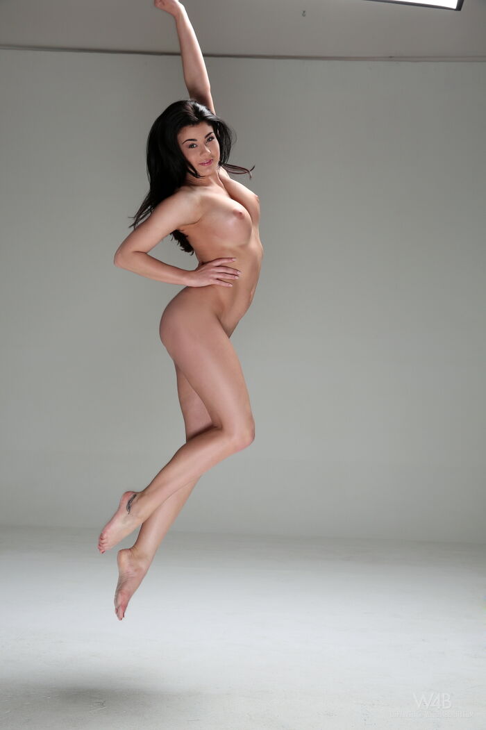 【三次元】裸でジャンプする女性達のヌードエロ画像 40枚 10th image