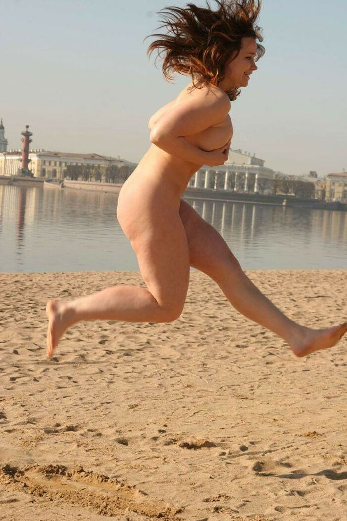 【三次元】裸でジャンプする女性達のヌードエロ画像 40枚 35th image
