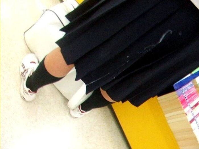 スカートに精子ぶっかけられたエロ画像 13th image
