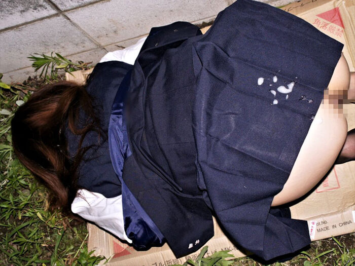 スカートに精子ぶっかけられたエロ画像 19th image