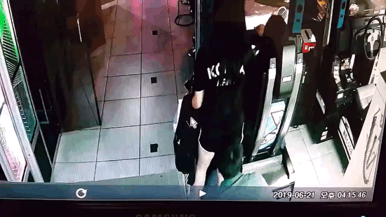 【Super Video】Qi cow touches a girl's ass without permission wwwwww 12th image