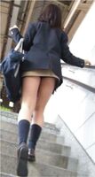 The staircase panchira doesn't have to lower your head, but if the other person goes up, you can see the pants ~ ...