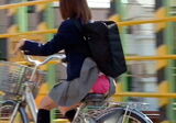 I found an amateur whose skirt was stuck in the bag and exposed panchira, so I took a voyeur w 27 photos