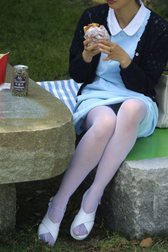 豪快に股を開いてパンチラしているもんだから盗撮を敢行！！！！ 14th image