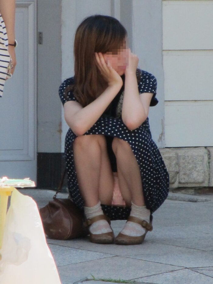 豪快に股を開いてパンチラしているもんだから盗撮を敢行！！！！ 17th image