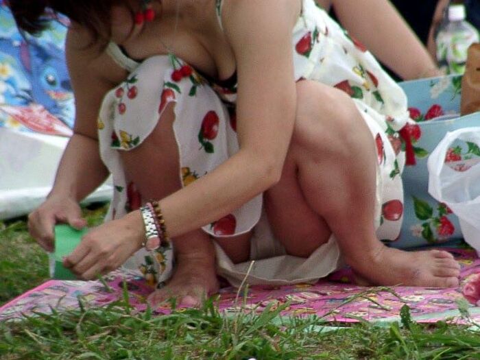 豪快に股を開いてパンチラしているもんだから盗撮を敢行！！！！ 29th image