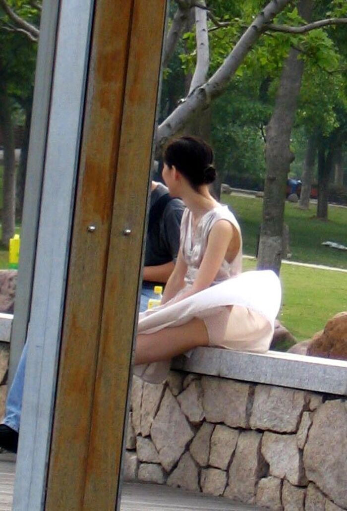 The panchira evoked by the wind is the best! If I am reborn, I will become an erotic wind god wwww 23th image