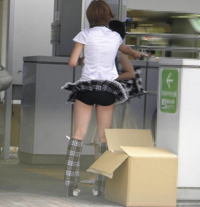 The panchira evoked by the wind is the best! If I am reborn, I will become an erotic wind god wwww 6th image