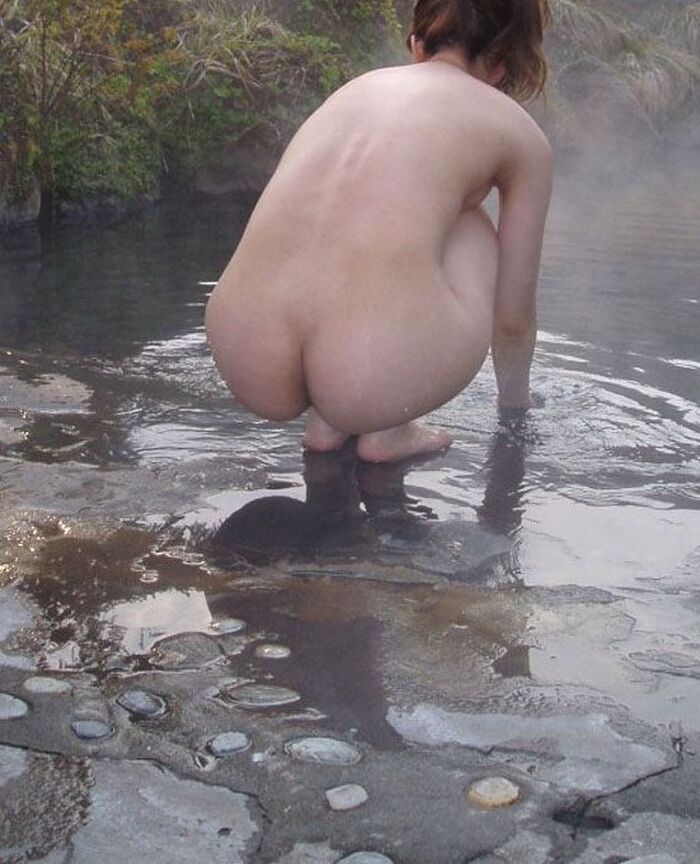 Erotic image of hot spring buttocks exposed 33th image
