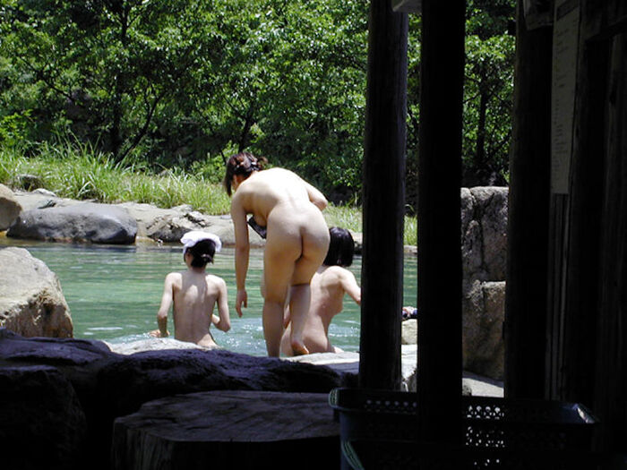 Erotic image of hot spring buttocks exposed 41th image