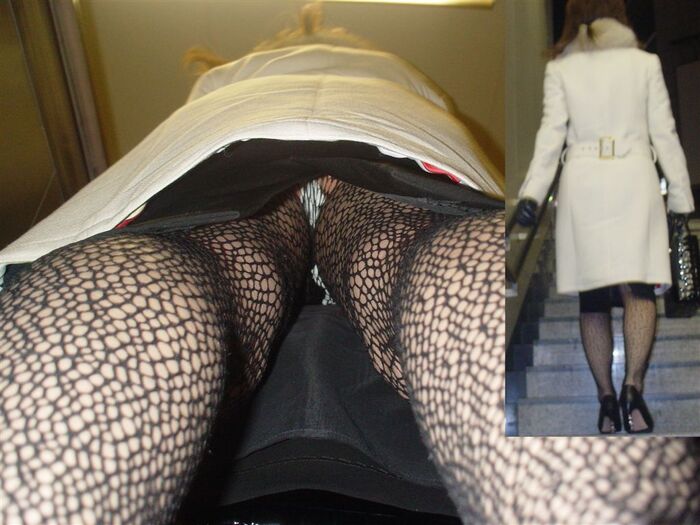 [Upside down shooting] The eroticism of raw thighs &amp; fishnet stockings is abnormal 35 photos 11th image