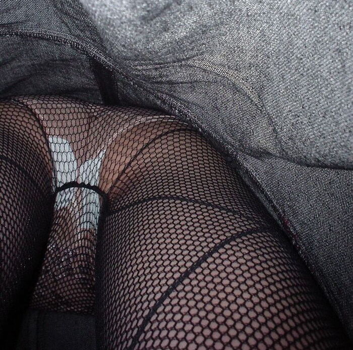 [Upside down shooting] The eroticism of raw thighs &amp; fishnet stockings is abnormal 35 photos 26th image