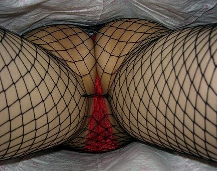 [Upside down shooting] The eroticism of raw thighs &amp; fishnet stockings is abnormal 35 photos 27th image